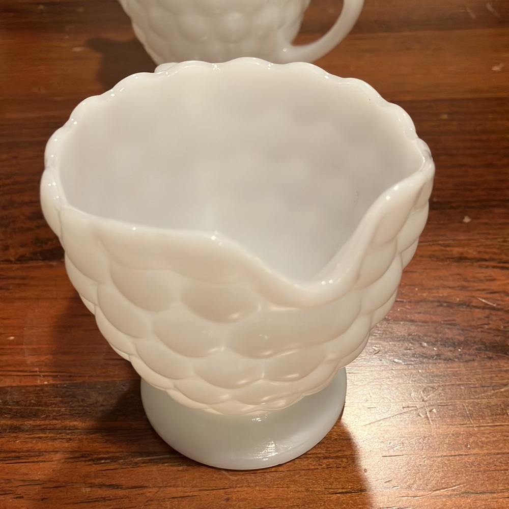 Vintage Milk glass cream & sugar set - Picture 8 of 10
